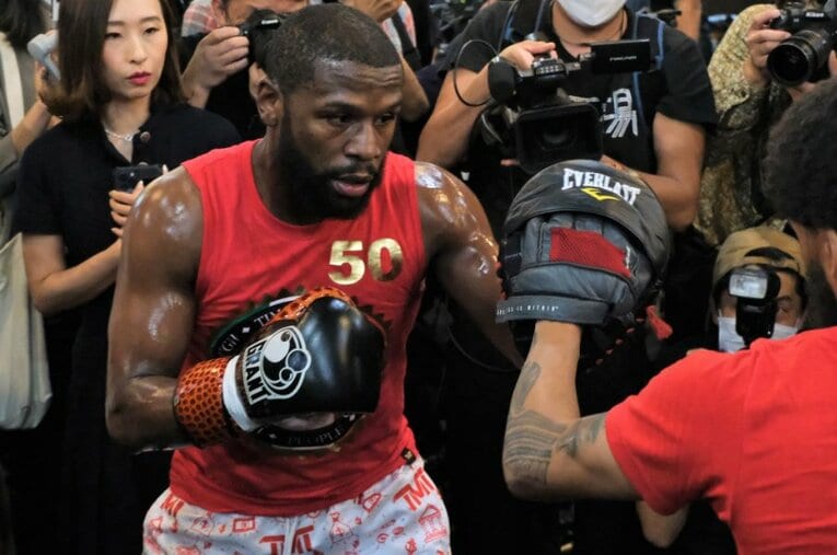 9月22日の公式練習には1時間以上の遅刻。しかし始まると凄まじい動きを見せたメイウェザー ／ photograph by Norihiro Hashimoto