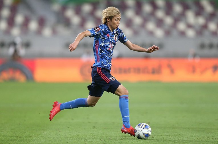 大迫の決勝点をアシストした伊東。序盤は相手の動向を見極めたという　©Getty Images