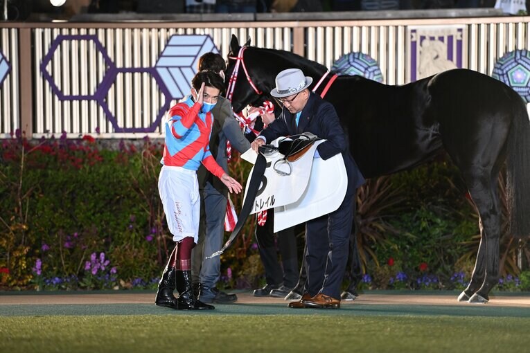 「本当に立派な走りでした」コントレイルがジャパンCで有終の美…“男泣き”福永祐一が三冠馬と歩んだ「夢のような」2年間(42)