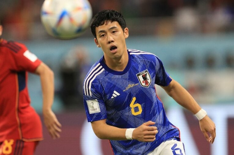 スペイン戦87分から“守備固め”として登場した遠藤航。ゴールを決めた田中碧には試合前、何度も告げていた言葉があった ／ photograph by Kazuo Fukuchi/JMPA