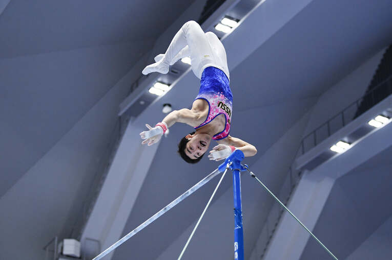 体操・白井健三は最後に笑顔で手を振った　24歳で引退の“ひねり王子”がガッツポーズで競技を終えるまで(9)