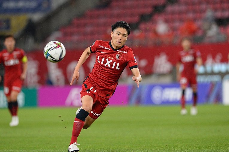 プロ2年目の今季はスタメン出場が増えている松村優太。パリ五輪世代の1人として飛躍が期待される ／ photograph by J.LEAGUE