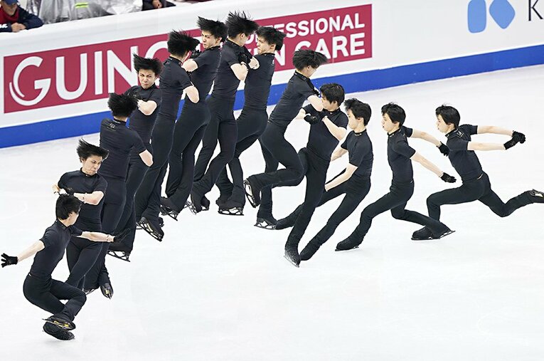 4回転半挑戦の連続写真 ／ photograph by Yutaka Nagakubo/Sports Nippon