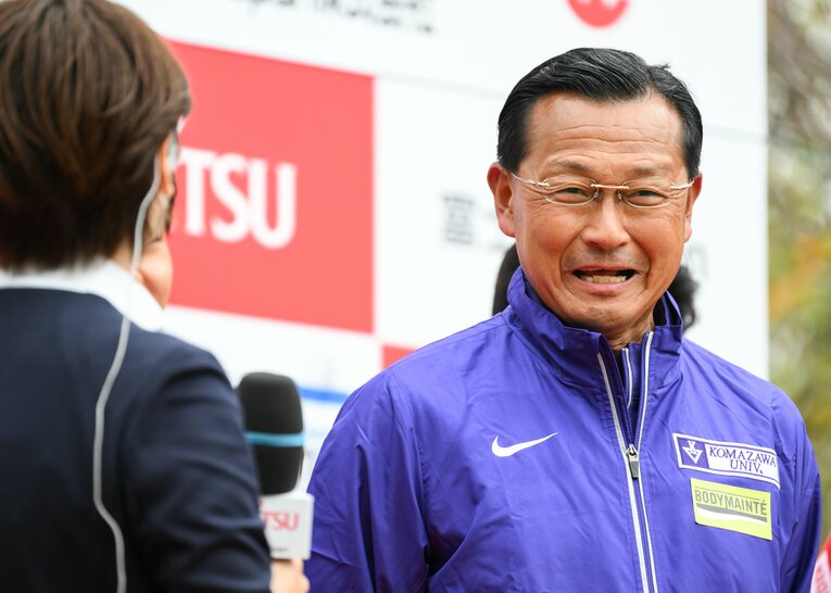 インタビューを応える大八木監督もどこか嬉しそう　©Nanae Suzuki