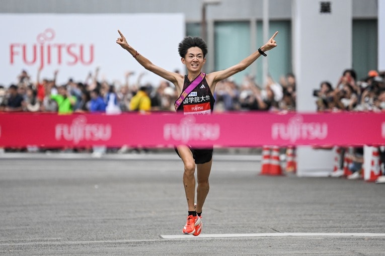 【連続写真】ゴールする平林　©Nanae Suzuki