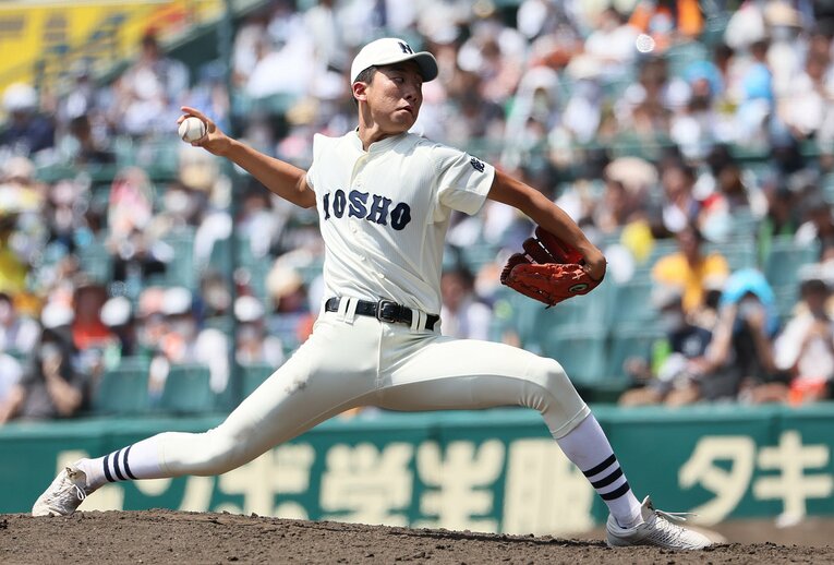 能代松陽のエース・森岡大智の2年時（昨夏）。速球と鋭い変化球を持つ　©JIJI PRESS