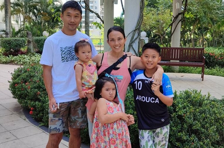 藤井裕子さん一家。清竹くんや麻椰ちゃんも様々な出来事があれど、当地での生活を楽しんでいたようだ　©Hiroaki Sawada