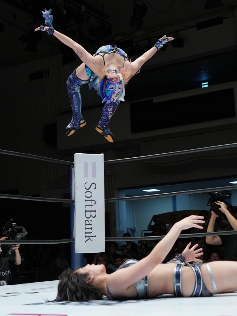 スターライト・キッドのムーンサルトプレス　©Essei Hara