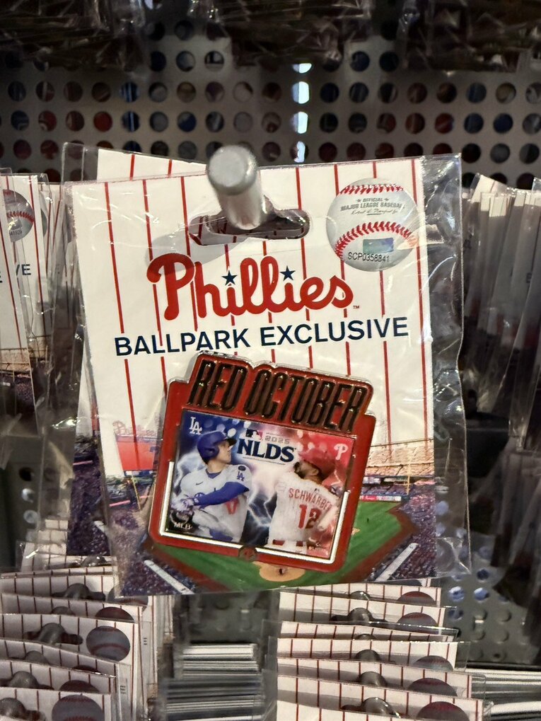 【“テレビに映らない”大谷取材写真】大谷vsシュワーバーのコラボグッズ…写真はまだまだ続きます　©Naoyuki Yanagihara