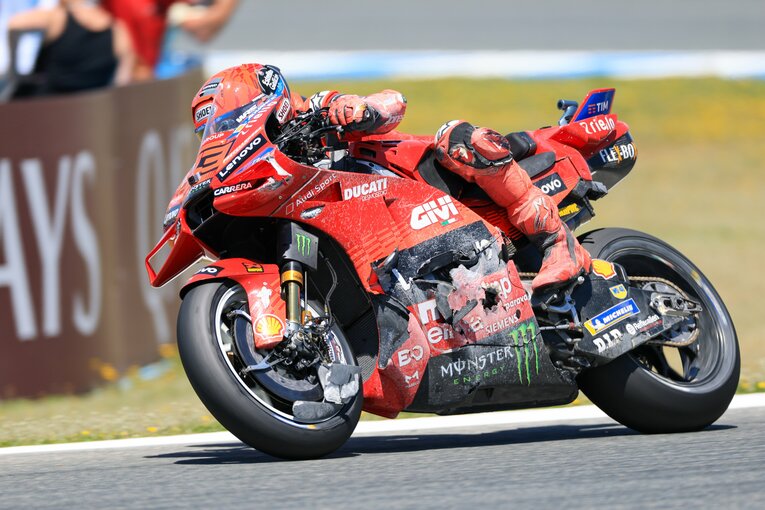 スペインGPで転倒後に再スタートしたマルケスは、この状態のバイクで12位となった　©Satoshi Endo