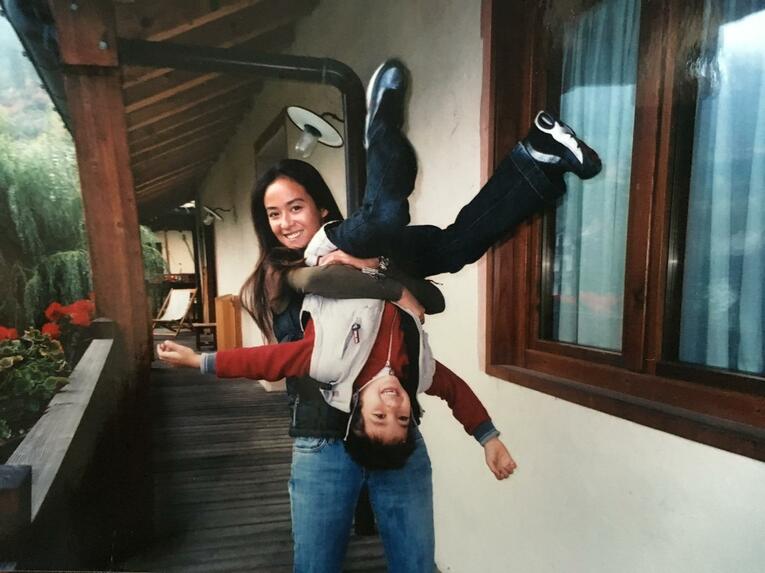 母・後藤久美子と幼いジュリアーノ（本人提供）