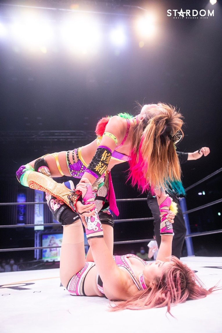 白川未奈vs.ウナギ・サヤカ©STARDOM