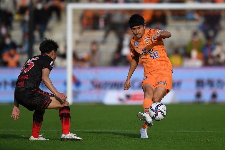 頭蓋骨骨折の大怪我から復帰した鈴木義宜。札幌戦では途中出場してチームを劇的に改善させた