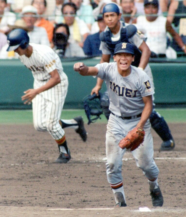 筆者が就職活動の面接より優先させて見に行った、1989年8月22日の決勝・帝京対仙台育英（延長10回、2－0で帝京が優勝）。写真は仙台育英のエース・大越基　©Sankei Shimbun