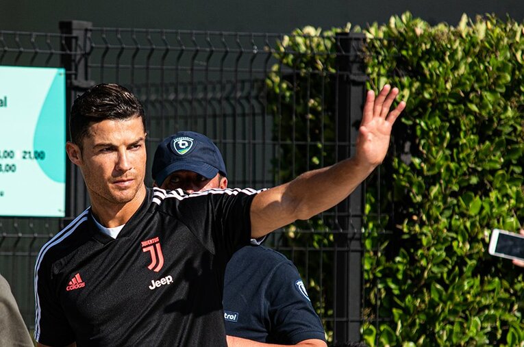 地元では圧倒的な人気を誇るクリスティアーノ・ロナウド。韓国での欠場騒動が大騒ぎになっている。 ／ photograph by Uniphoto Press