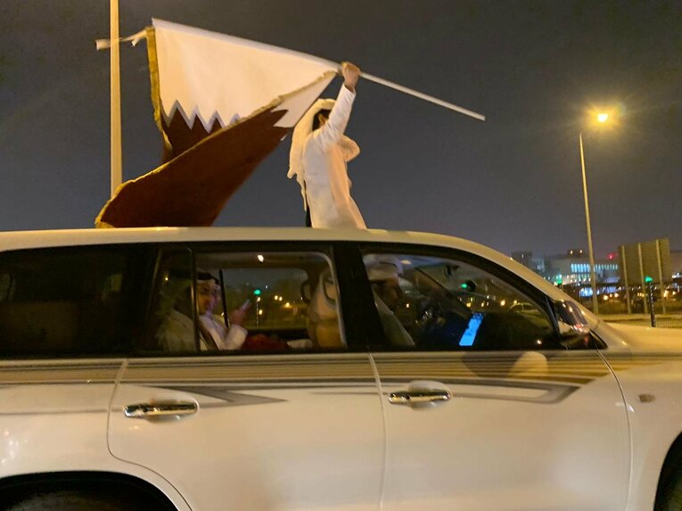 爆走する若者　©Getty Images