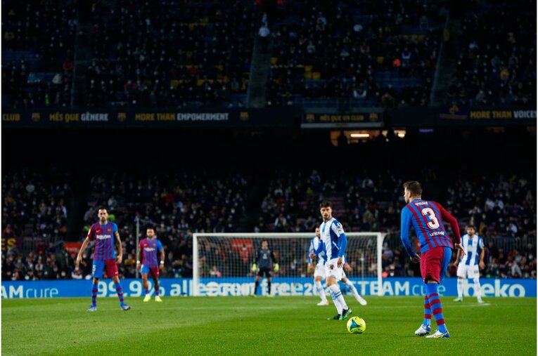 シャビ新監督41歳は暗黒バルサを救えるか 《メッシとの黄金連係・涙を撮ったカメラマン》が就任会見・初采配に見た“希望”とは(19)