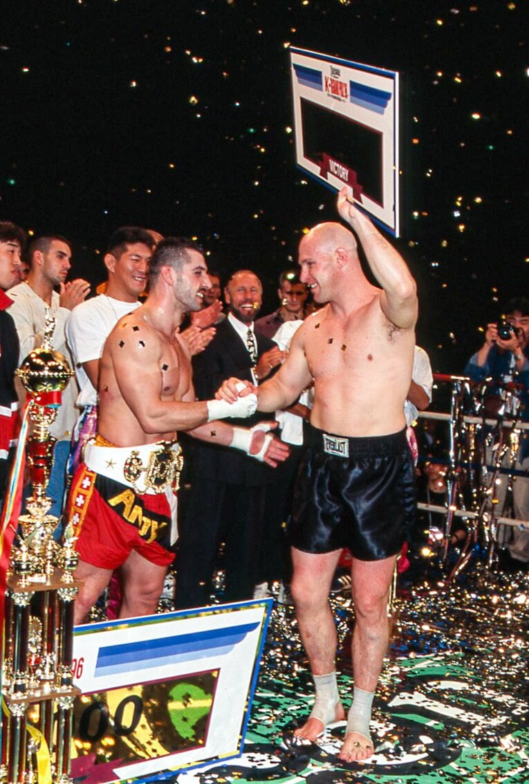 優勝したフグと健闘を称え合うベルナルド　©Susumu Nagao