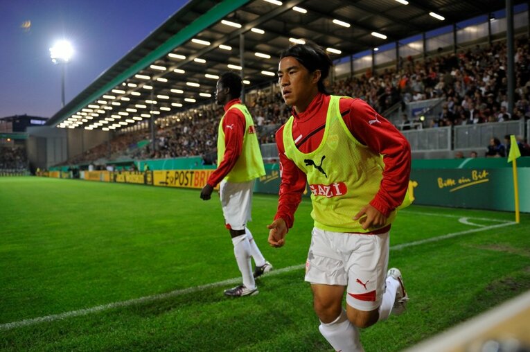 2011-12シーズンの岡崎　©Sports Graphic Number