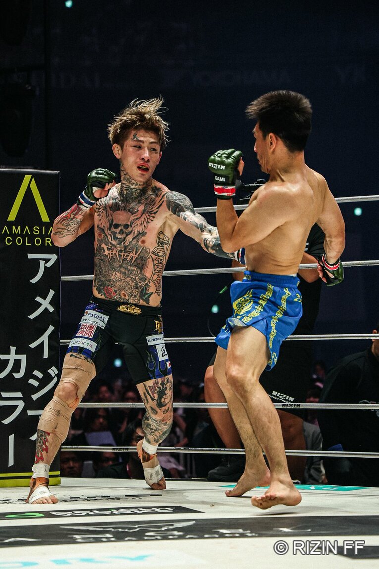 『超RIZIN.5』平本蓮vs.カルシャガ・ダウトベック　©RIZIN FF
