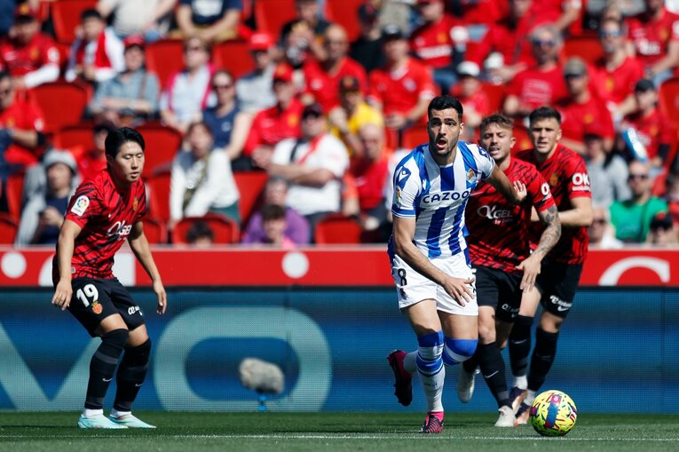 「クボは好きだよ。いつか…」古巣少年ファンが愛する久保建英21歳「マジョルカ帰還で大拍手→元戦友とハグ」を撮って感じたこと(9)