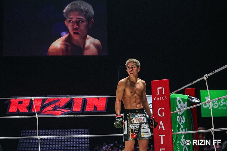 秋元強真vs.パッチー・ミックス　©RIZIN FF