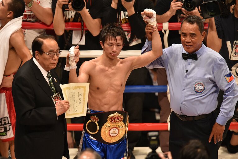 2014年12月31日、WBA世界ライトフライ級タイトルマッチ。田口はロッセルを判定でくだし、世界王者に。しかしその顔に笑みはなかった　©Getty Images