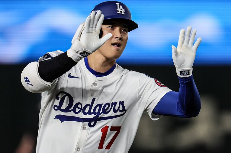 プレシーズンマッチ巨人戦でいきなりホームランを放った大谷翔平 ／ photograph by Robert Gauthier/Getty Images