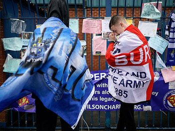 英国の小さなサッカークラブ消滅も、ファンの地元愛と魂は死なない。＜Number Web＞ photograph by Getty Images