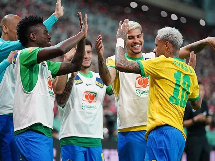 「765億円軍団のW杯優勝候補」強くて豪華すぎブラジルの弱点は? 日本代表の長所をぶつけるとしたら…《過去2分10敗》<Number Web> photograph by Penta Press/AFLO