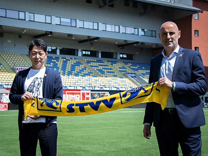 日本人指導者の欧州挑戦に朗報?ベルギーで画期的な監督人事とは。<Number Web> photograph by STVV
