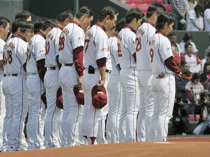 震災から7年、風化との戦い。楽天と嶋基宏が背負い続けるもの。＜Number Web＞ photograph by Kyodo News