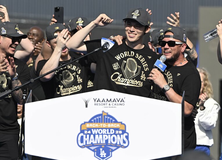 【ドジャースのテレビに映らない名場面】ポストシーズンで評価を一変させた佐々木朗希（写真はまだまだ続きます）　©︎Getty Images