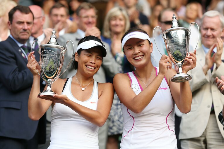 13年ウィンブルドンのダブルス。四大大会で初めて決勝進出、優勝を果たした。パートナーは台湾人の謝淑薇（シェイ・スーウェイ）だった　©Getty Images
