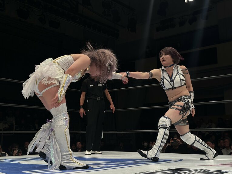 安納サオリvs中野たむ　©Norihiro Hashimoto