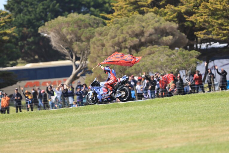 マルケスのウイニングラン　©Satoshi Endo