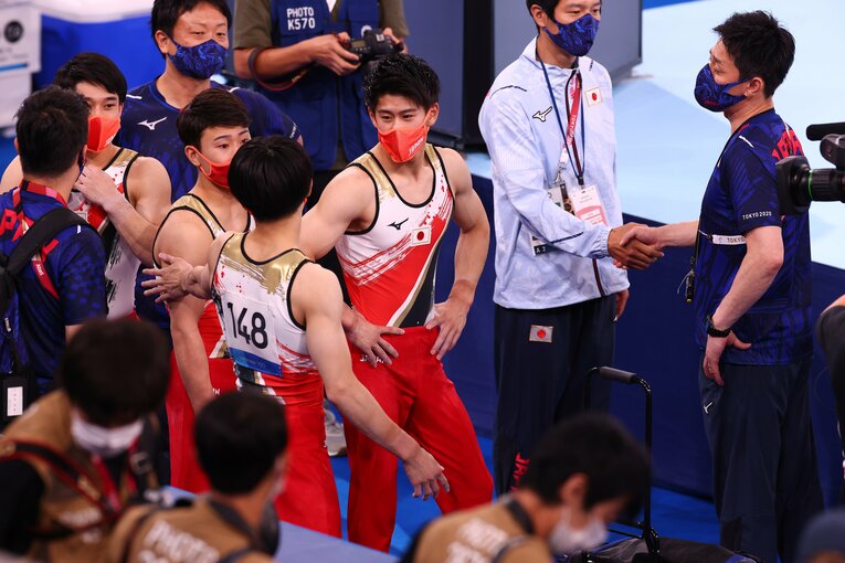 “内村のいない”体操日本代表は世界の頂点にどう近づいた？ 1年前に「3番手」と評された“平均21.5歳の4人”の急成長(11)