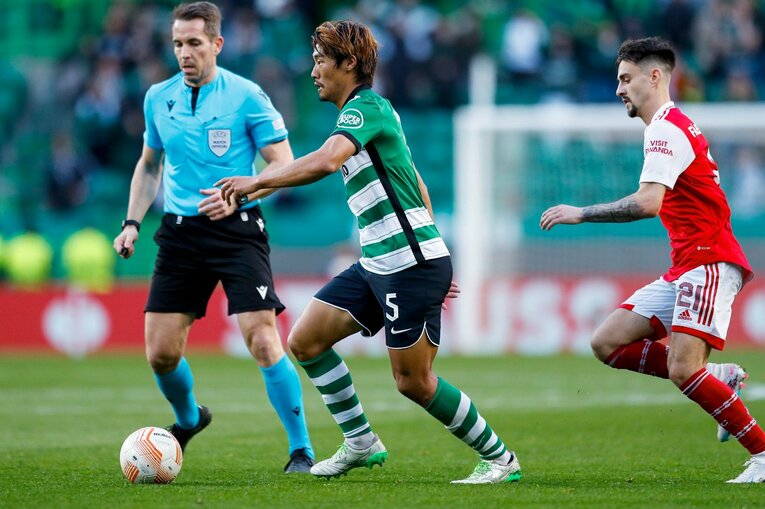 「モリタ、モリタ」とポルトガル地元カメラマン称賛…冨安健洋vs守田英正が「試合後にユニ交換」“EL日本人対決”を撮った(17)