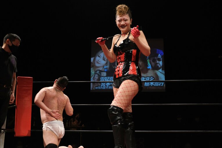 ボンデージ姿でムチ乱打も…“フェリス卒”女子レスラー・雪妃真矢がフリーで始めた新たな闘いとは？「伸び伸びと、怒られてもいいので（笑）」(11)