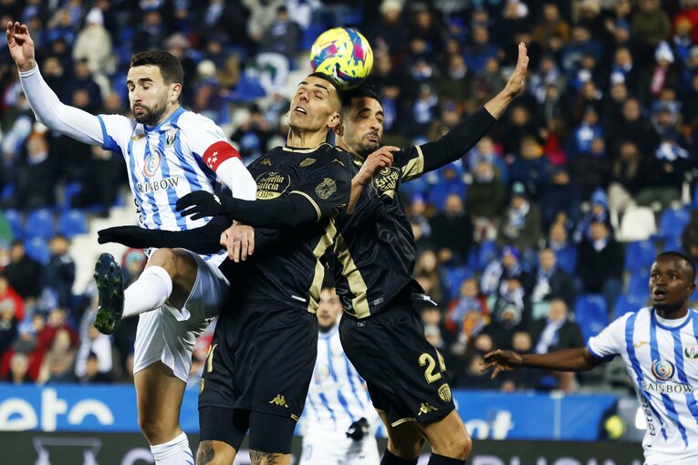 「W杯出番なし」からのリスタート…柴崎岳は今、スペイン2部でどうなっている？“思いを内に秘めたはず”30歳の今を撮った(20)