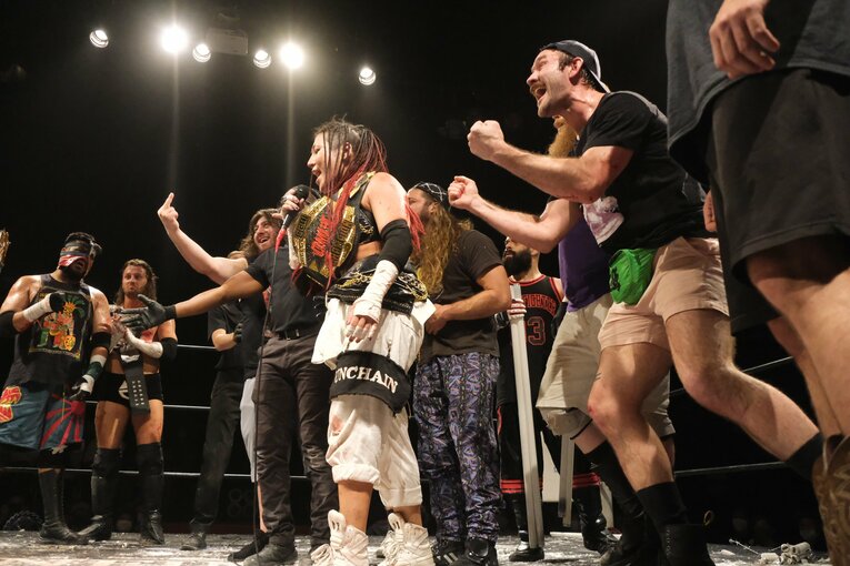 元パティシエが蛍光灯で殴り合い…“デスマッチアマゾネス”山下りなの媚びない魅力「犯罪以外なら何してもいい」 米国で男子相手に王座獲得(46)