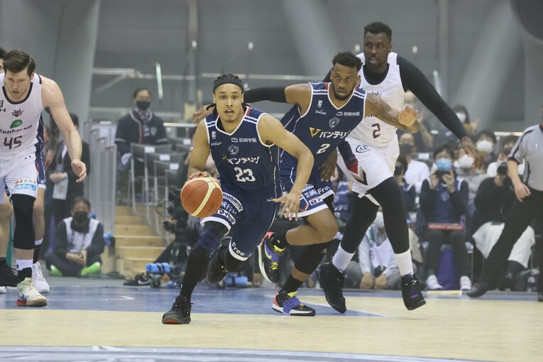 河村と“同期入団”となったキング開。ジュニアユースの頃から横浜ビー・コルセアーズ育ち。特別指定選手を経てプロ契約した　©B.LEAGUE