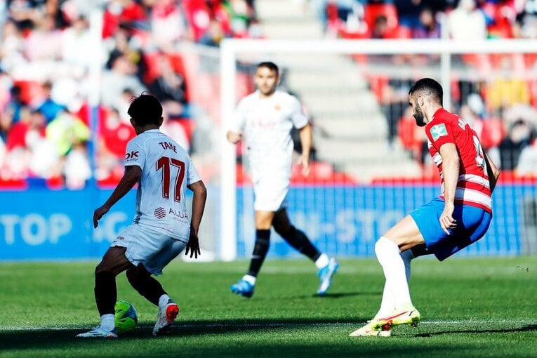 久保建英vsバルサがW杯イヤーのリーガ初戦… 年末の試合で見た「タケの身体の進化」と新星たちの奮起〈撮影者の視点〉(46)