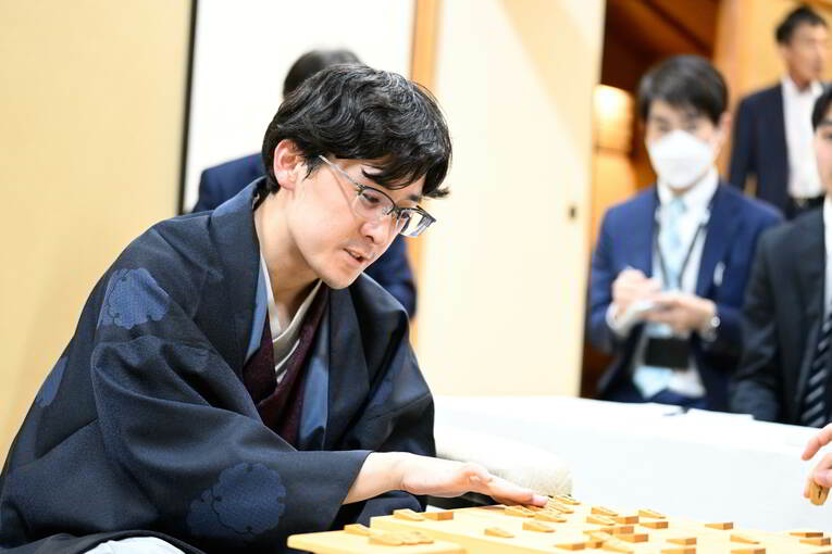 再び感想戦、40分と長丁場に　©Keiji Ishikawa