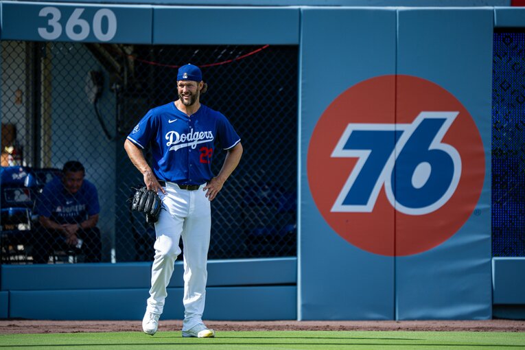 【常勝ドジャースと大谷らの”ステキな日常”／全100枚超】練習中のカーショウ…写真はまだまだ続きます　©Nanae Suzuki