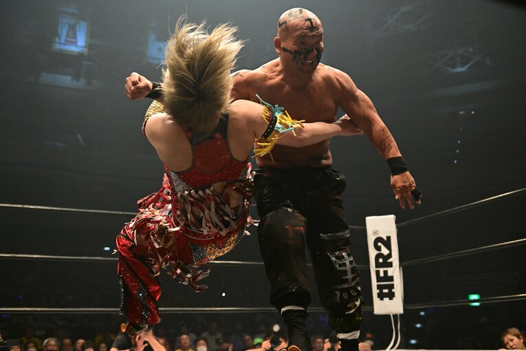 「お前、あの騒動があったのによく来たな」“今のプロレス批判”で炎上した前田日明に、ウナギ・サヤカがモノ申した真意「ぶん殴られようが…」(53)