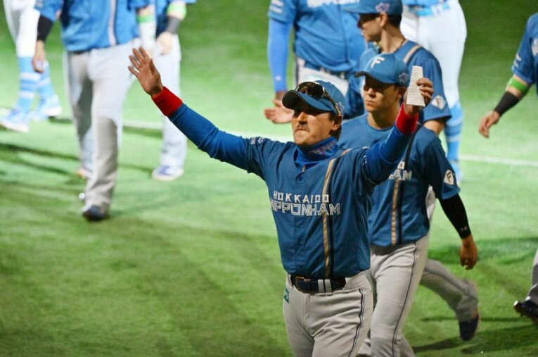 大胆な采配で躍進を演出した新庄監督 ／ photograph by Hideki Sugiyama