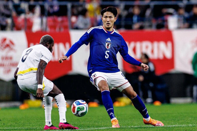 負傷者が続出した日本代表の守備陣のなかで、9月から出場試合で負けなしが続く渡辺剛。11月シリーズでも見せたその強みとは？ ／ photograph by Kiichi Matsumoto