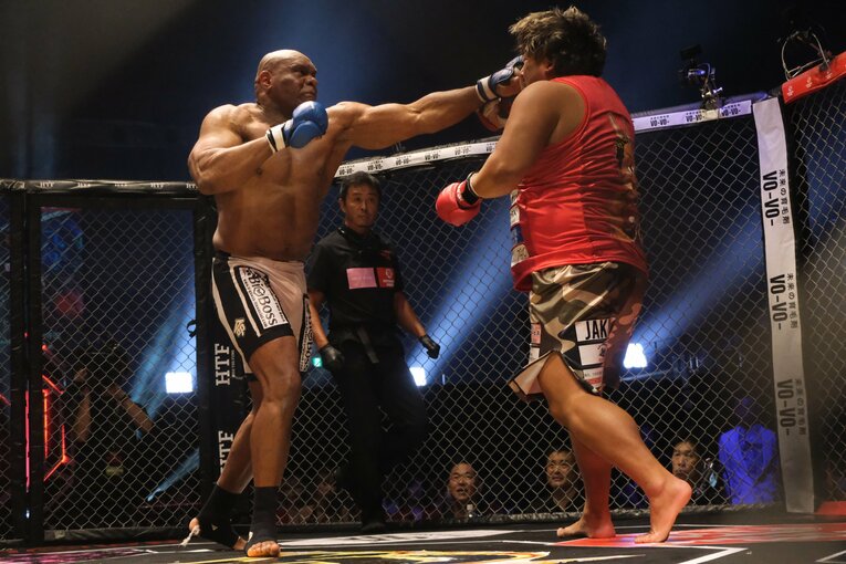 ノッコン寺田vsボブ・サップ　©Norihiro Hashimoto