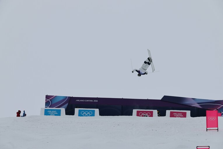 堀島の滑りを連続写真で　©Kaoru Watanabe/JMPA